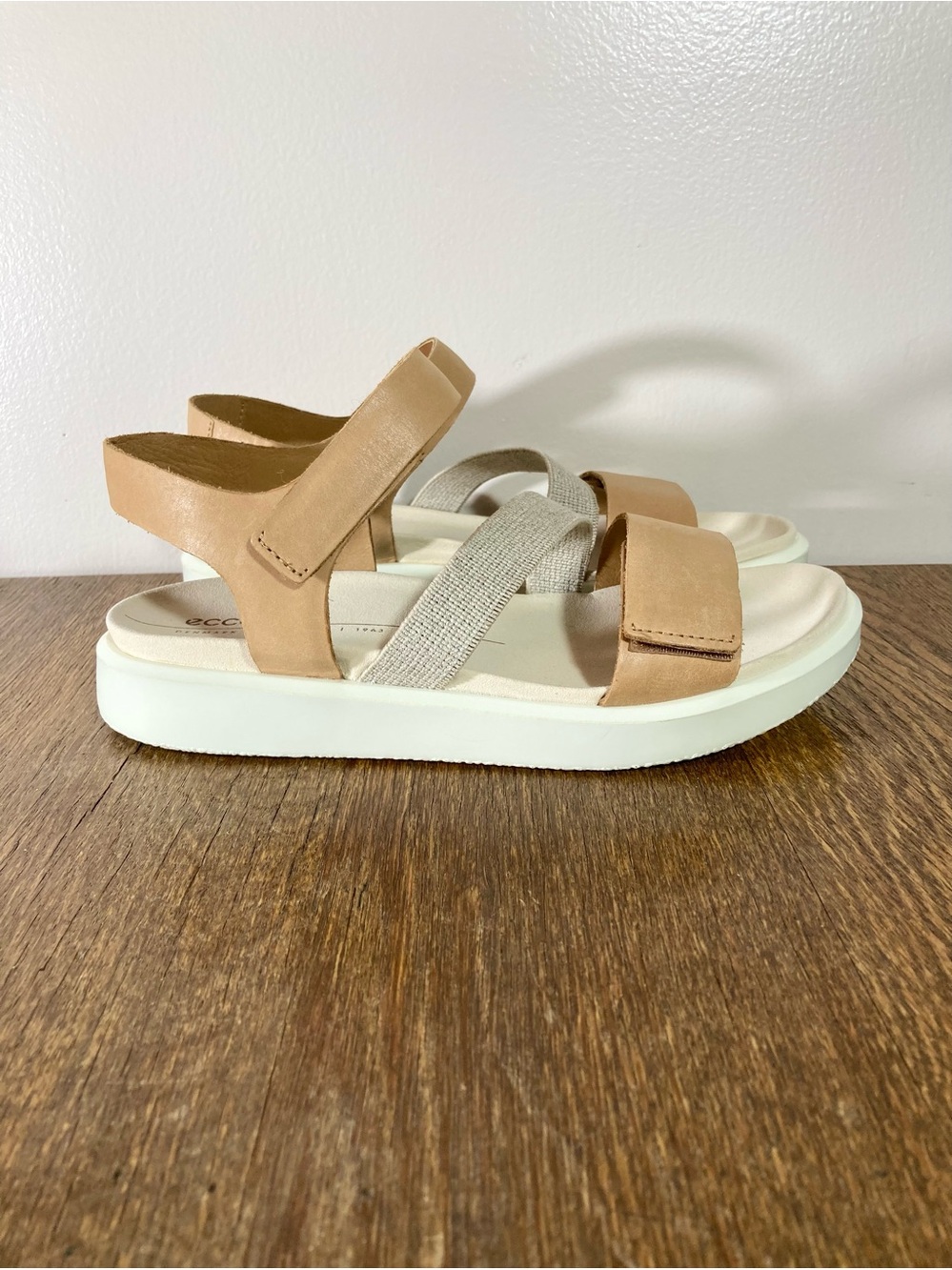 New Ecco Flowt 2 Band Slingback Sandal Women’s Size 6-6.5 Lion (Tan)